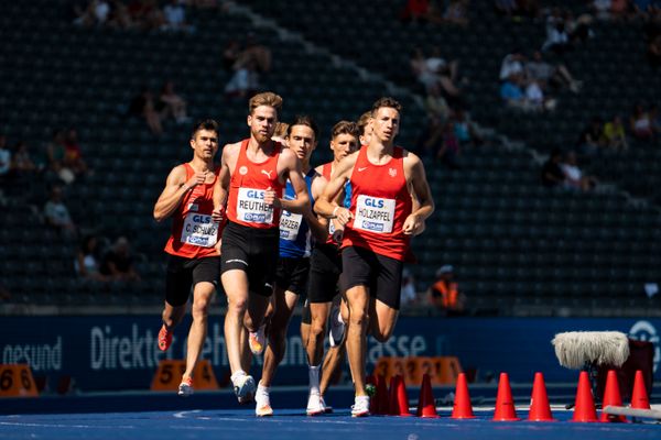 Marc Reuther (Eintracht Frankfurt e.V.), Tim Holzapfel (Unterlaender LG) im 800m Finale waehrend der deutschen Leichtathletik-Meisterschaften im Olympiastadion am 26.06.2022 in Berlin